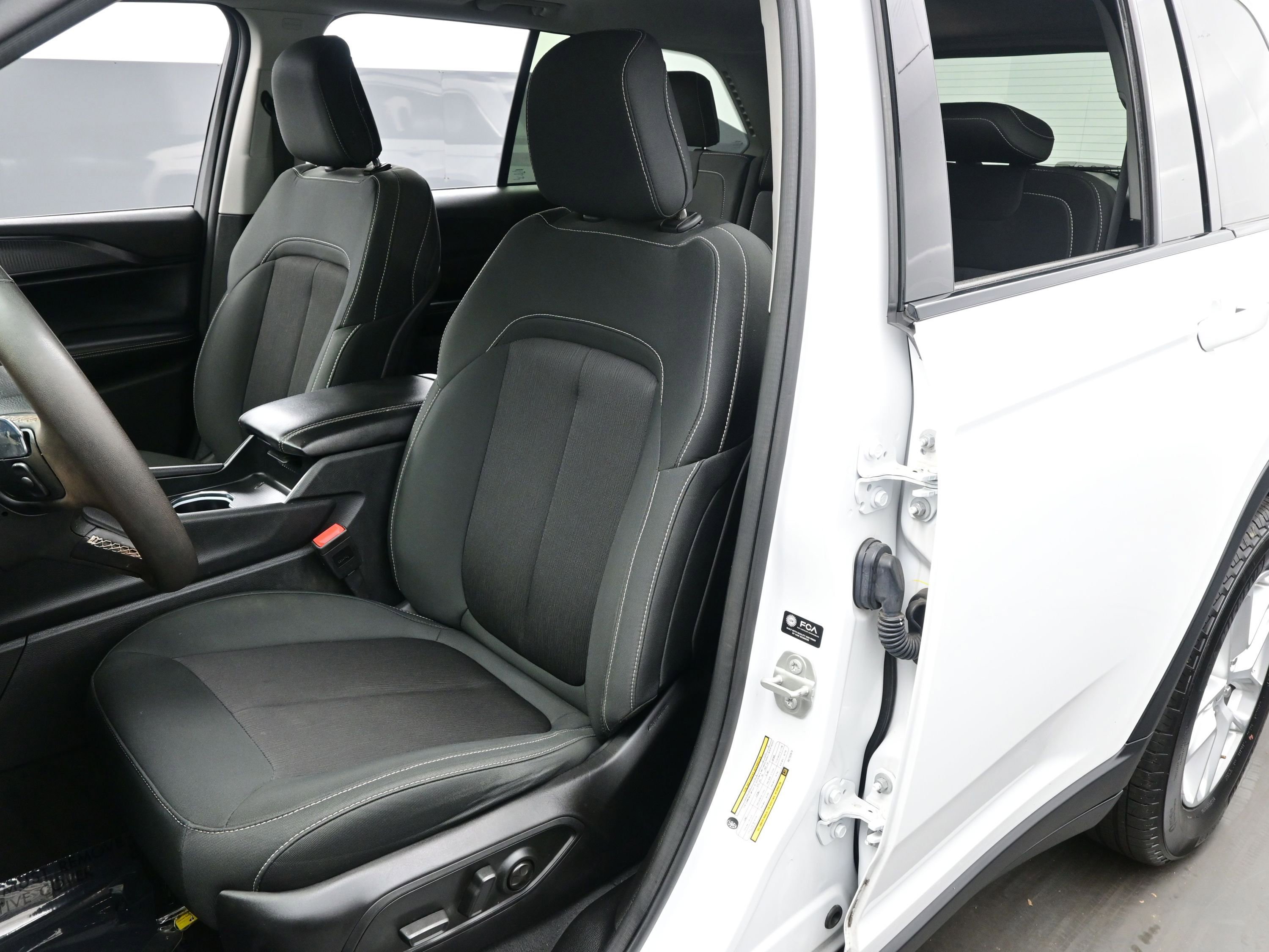 Used 2024 Jeep Grand Cherokee Laredo X image 12