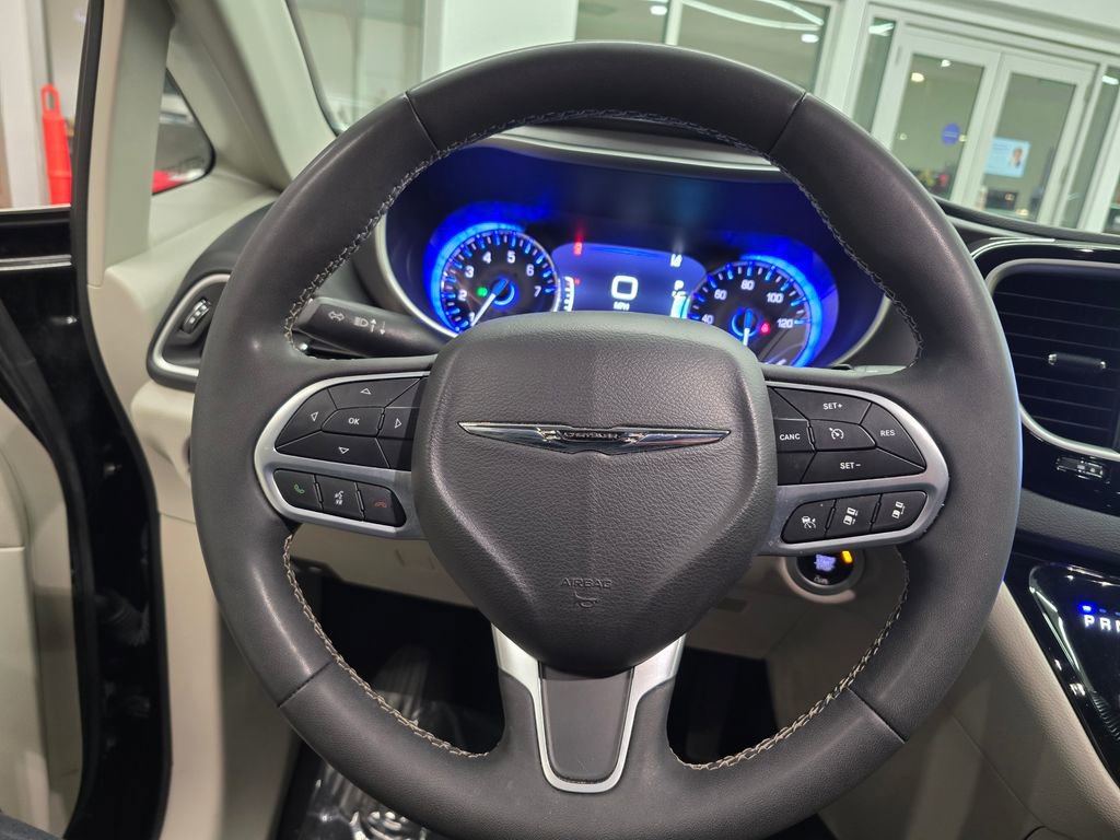 Certified 2024 Chrysler Pacifica Touring-L image 17