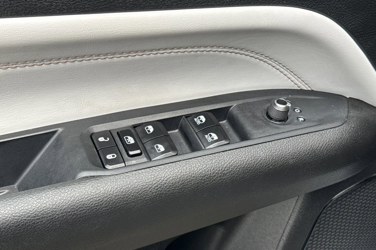 Used 2025 Jeep Compass Limited image 13