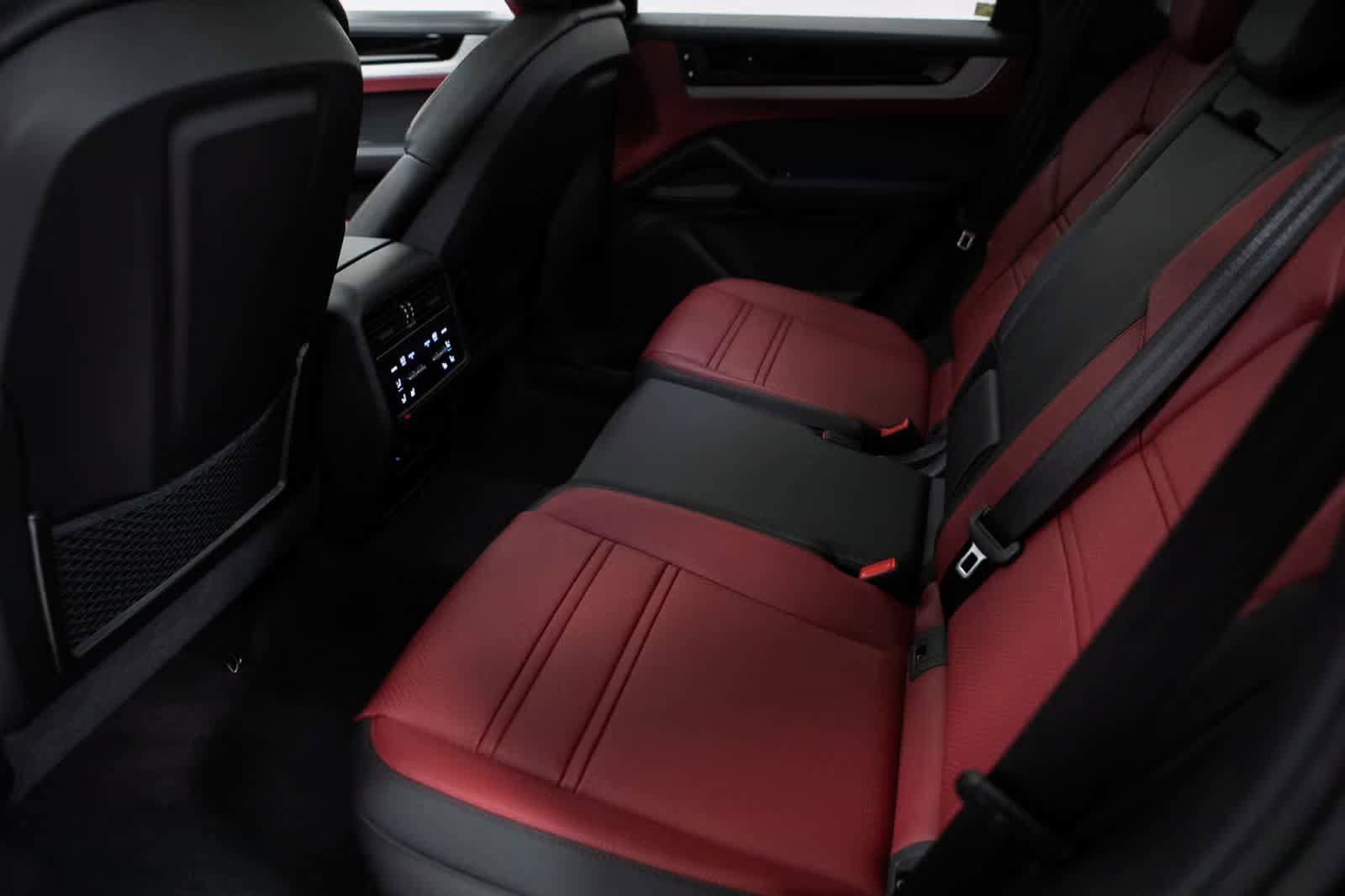 Certified 2025 Porsche Cayenne E-Hybrid AWD/4WD image 37