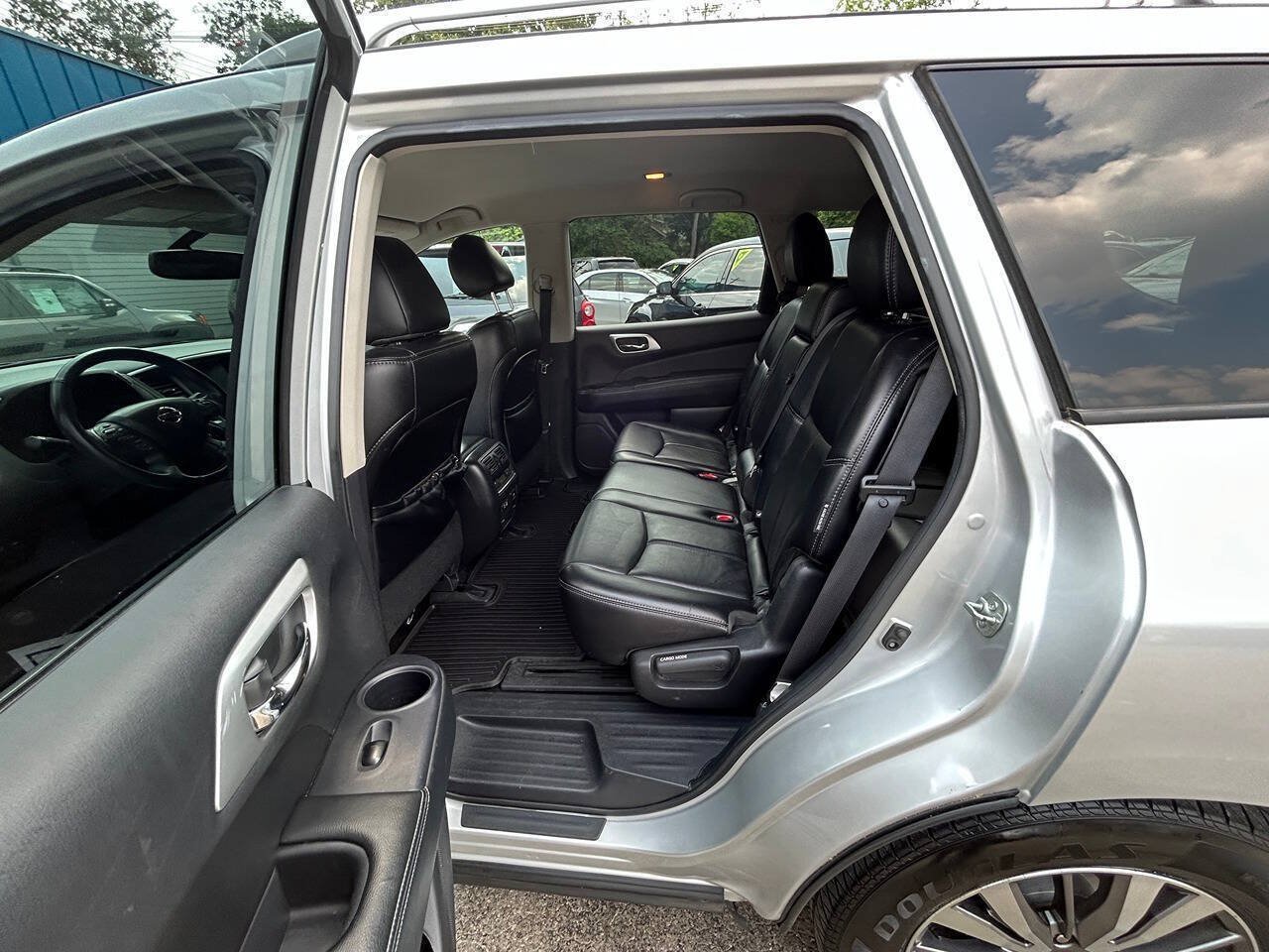 Used 2019 Nissan Pathfinder SL AWD/4WD image 8
