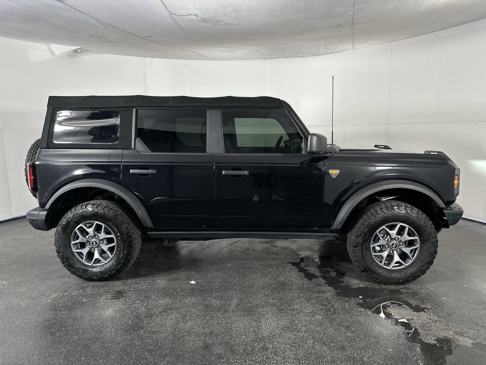 Used 2021 Ford Bronco Badlands image 9