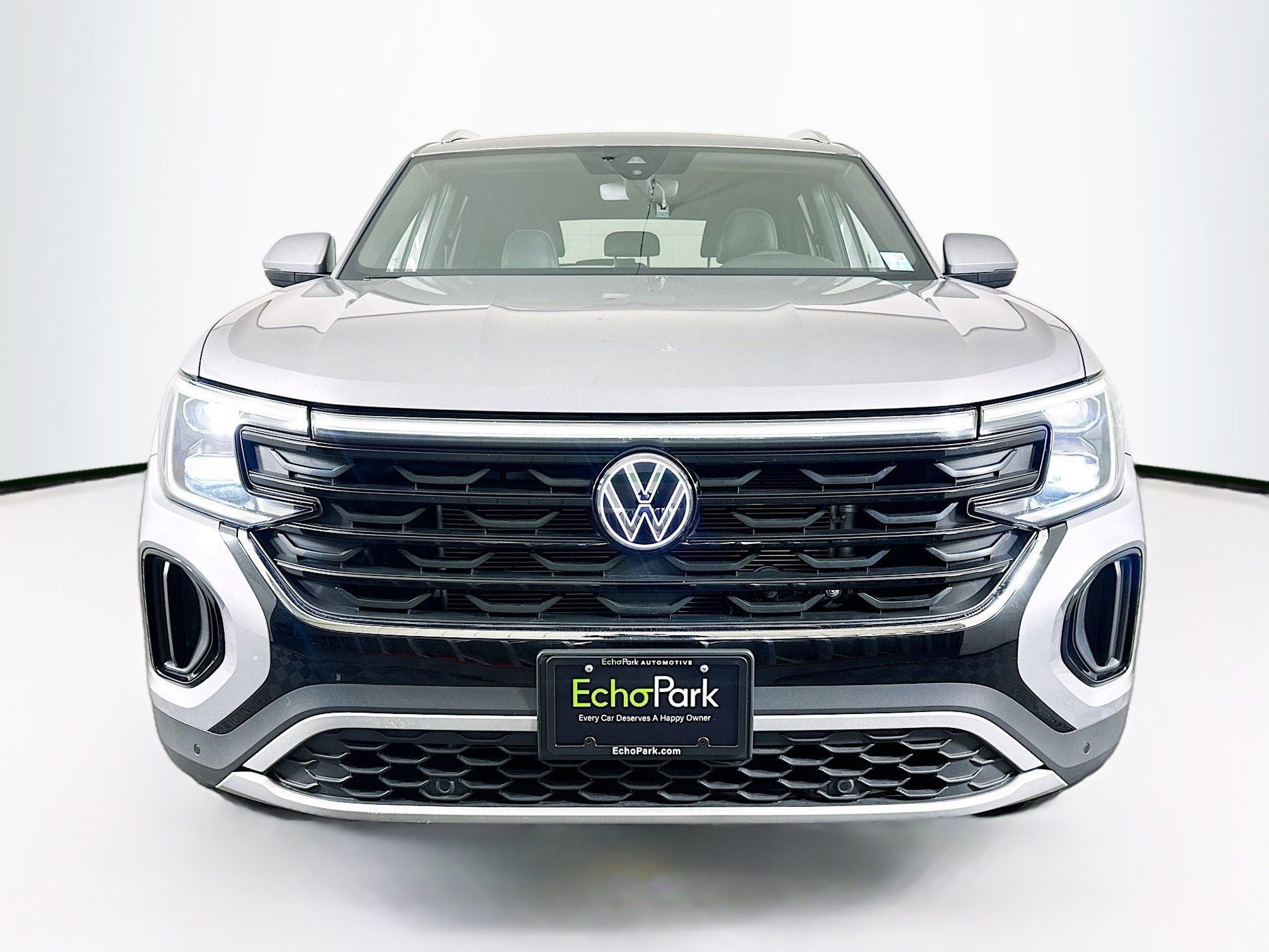 Used 2025 Volkswagen Atlas Cross Sport SE FWD image 2