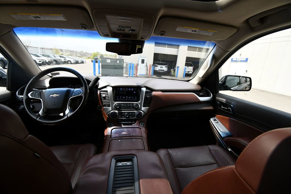 Used 2018 Chevrolet Suburban Premier AWD/4WD image 3
