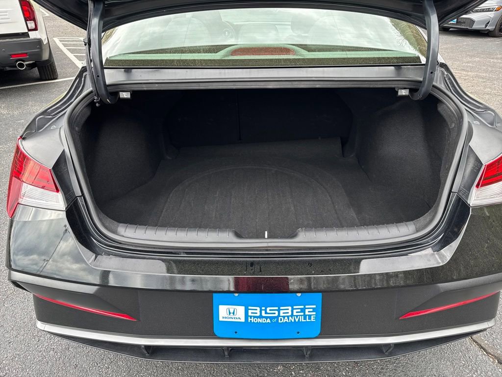 Used 2025 Hyundai Elantra SEL image 30