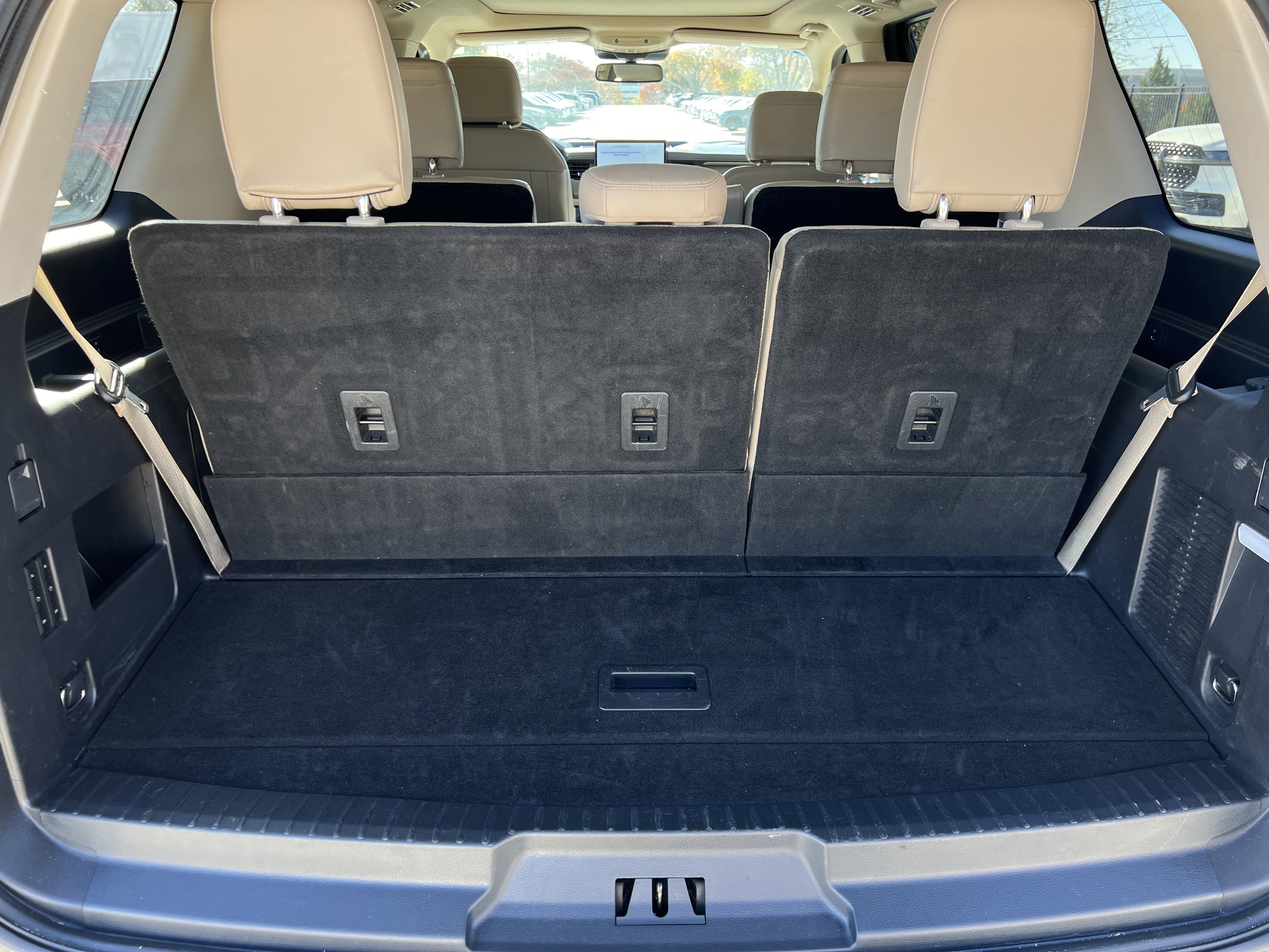 Used 2024 Ford Expedition Limited image 34