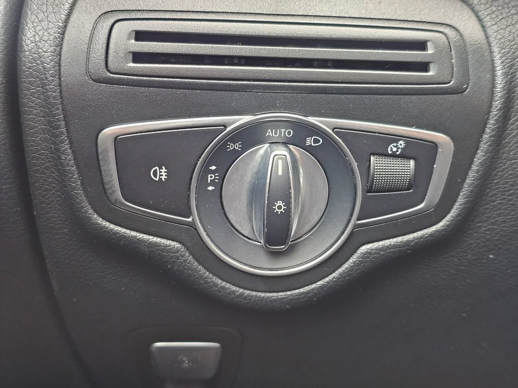 Used 2019 Mercedes-Benz GLC 300 4MATIC image 33