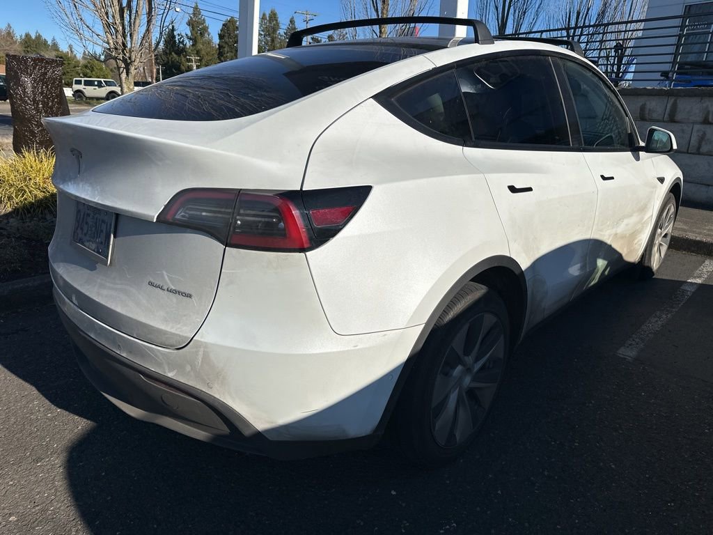 Used 2022 Tesla Model Y Long Range image 4