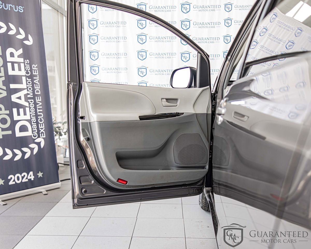 Used 2012 Toyota Sienna LE FWD image 29