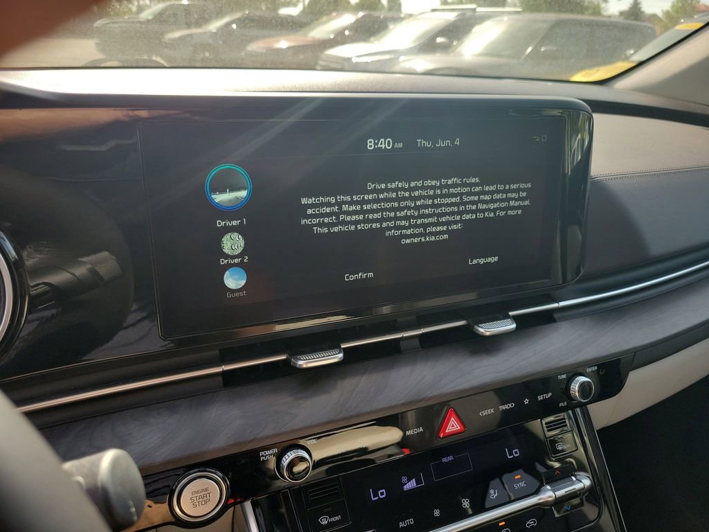 Used 2024 Kia Carnival EX FWD image 18