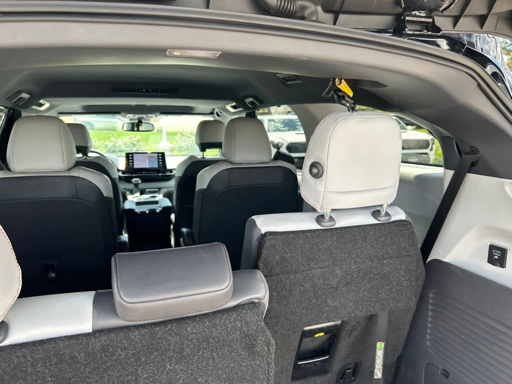 Used 2023 Toyota Sienna XSE w/ XSE Plus Package AWD/4WD image 17