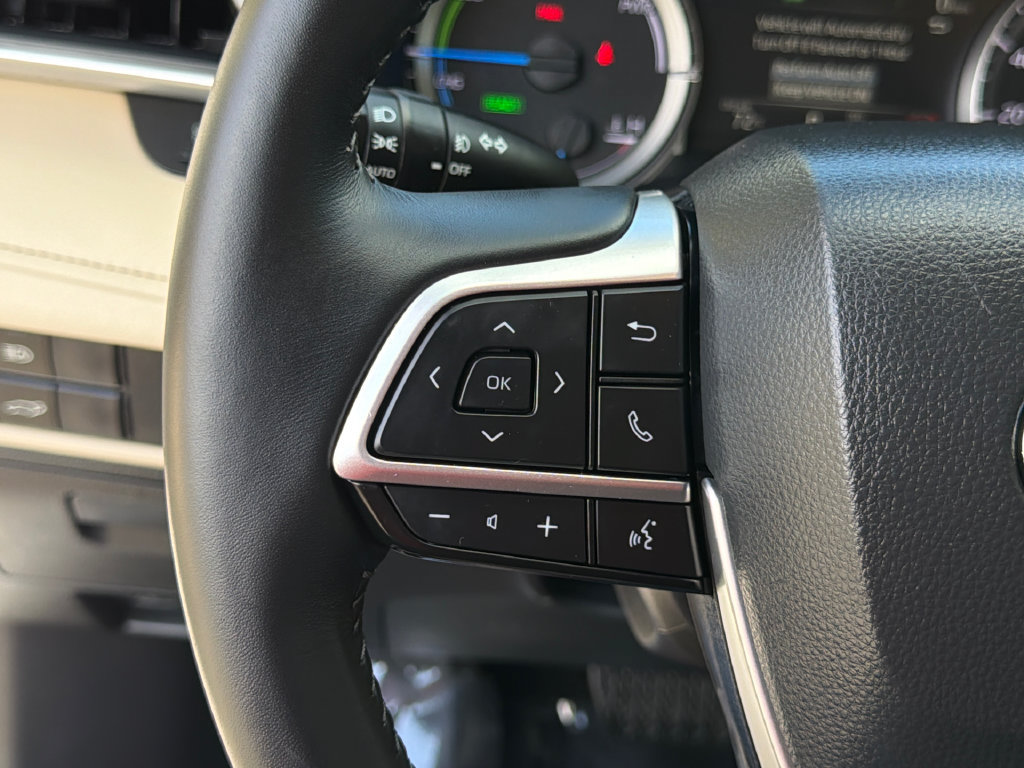 Used 2025 Toyota Highlander XLE AWD/4WD image 25