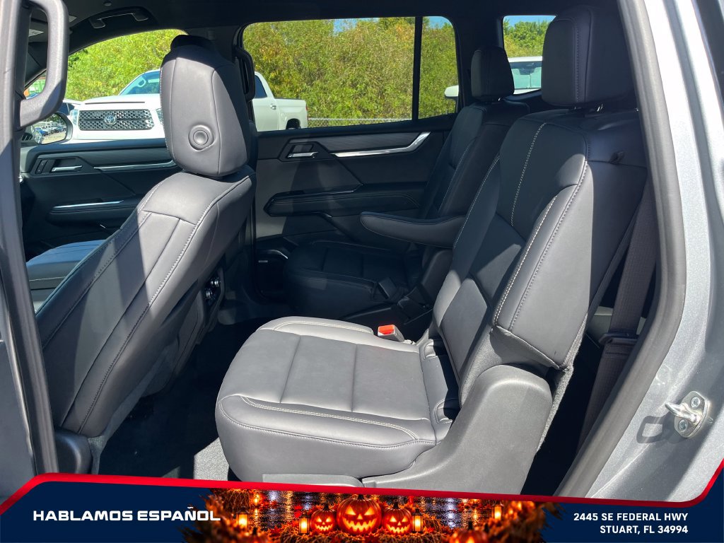 Used 2026 GMC Acadia Elevation w/ Elevation Premium Package FWD image 11
