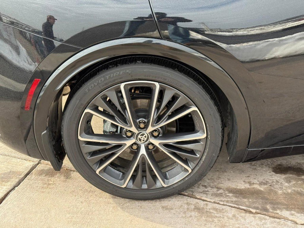 Used 2025 Toyota Prius XLE image 6