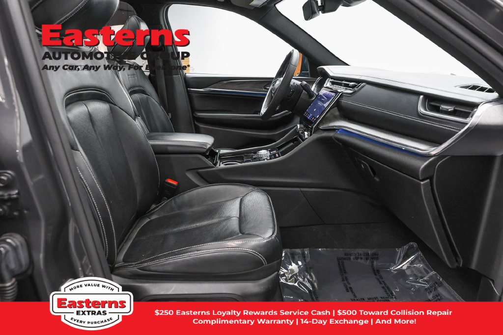 Used 2023 Jeep Grand Cherokee Overland AWD/4WD image 25
