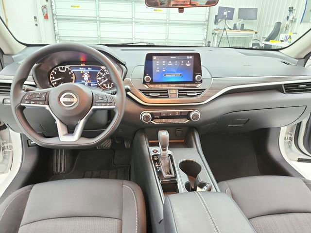 Used 2025 Nissan Altima 2.5 SV image 23