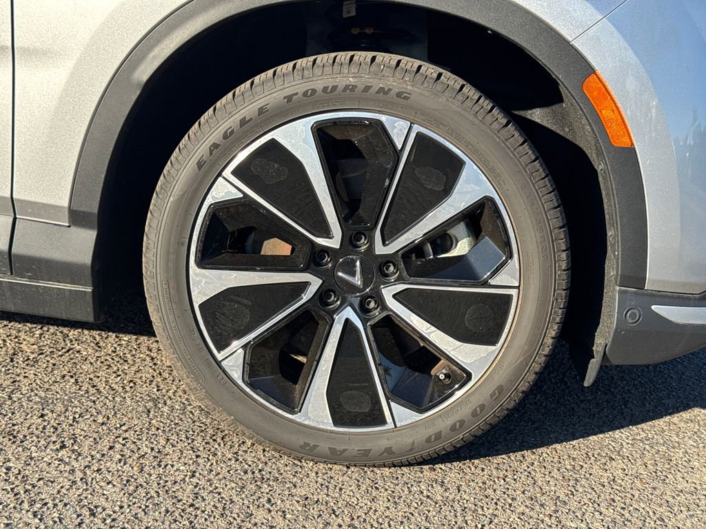 New 2025 VinFast VF 8 Plus AWD/4WD image 7