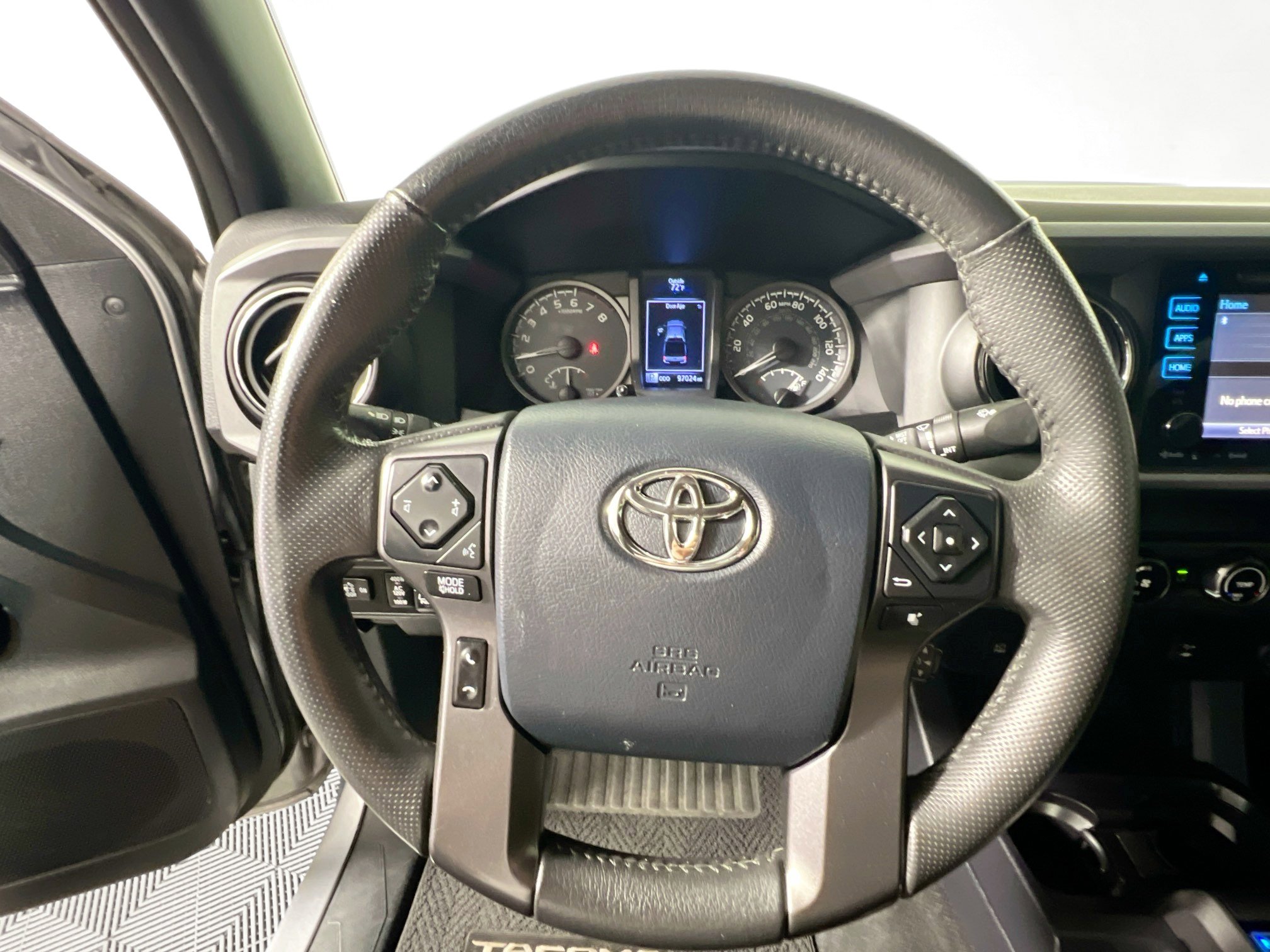 Used 2017 Toyota Tacoma TRD Sport w/ Tow Package (A/T) image 16