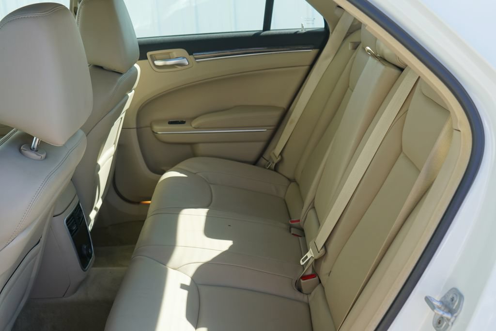 Used 2013 Chrysler 300 AWD w/ Driver Convenience Group image 28