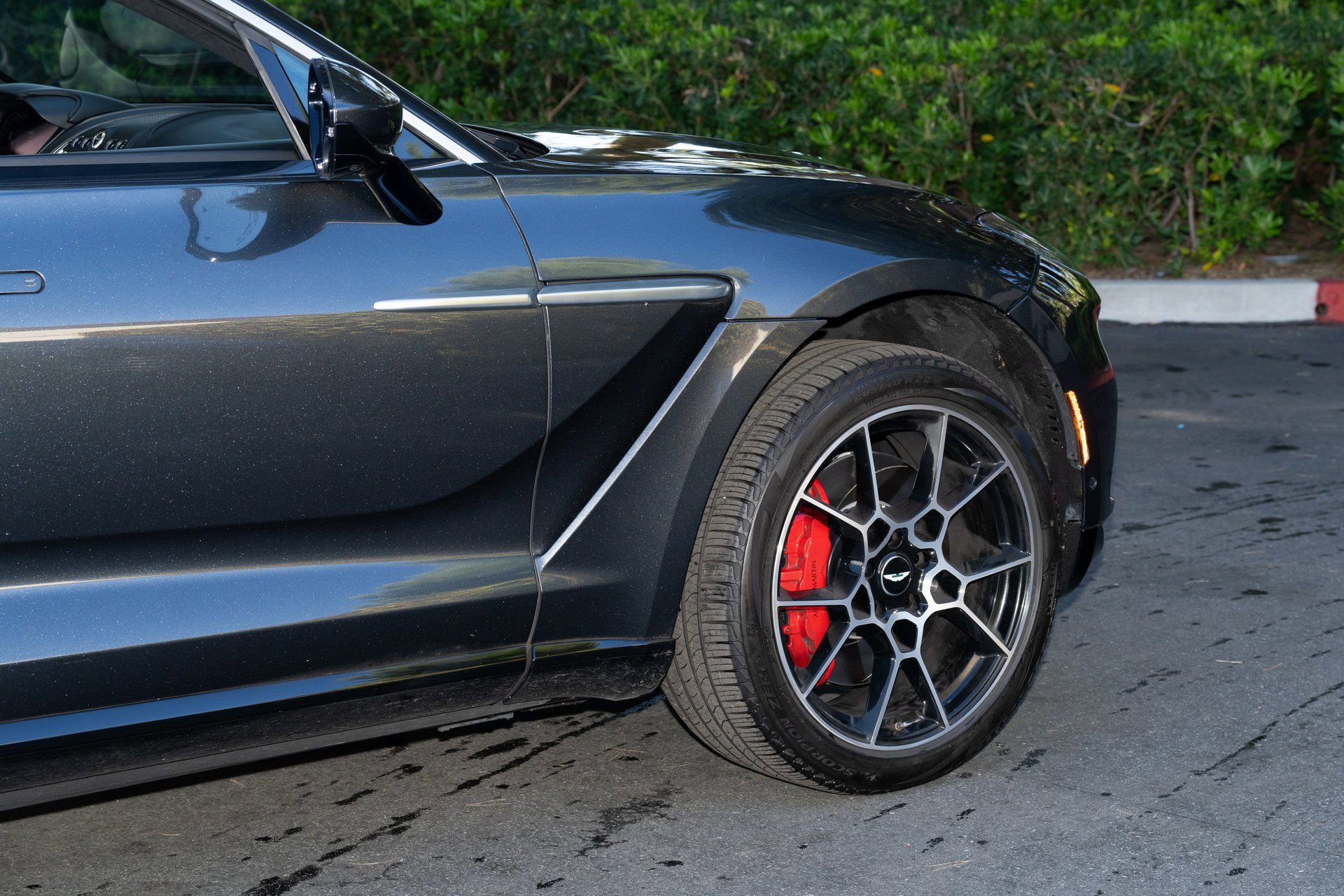 Used 2021 Aston Martin DBX image 8