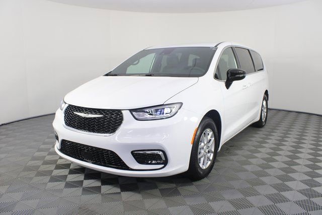 New 2026 Chrysler Pacifica Select image 24