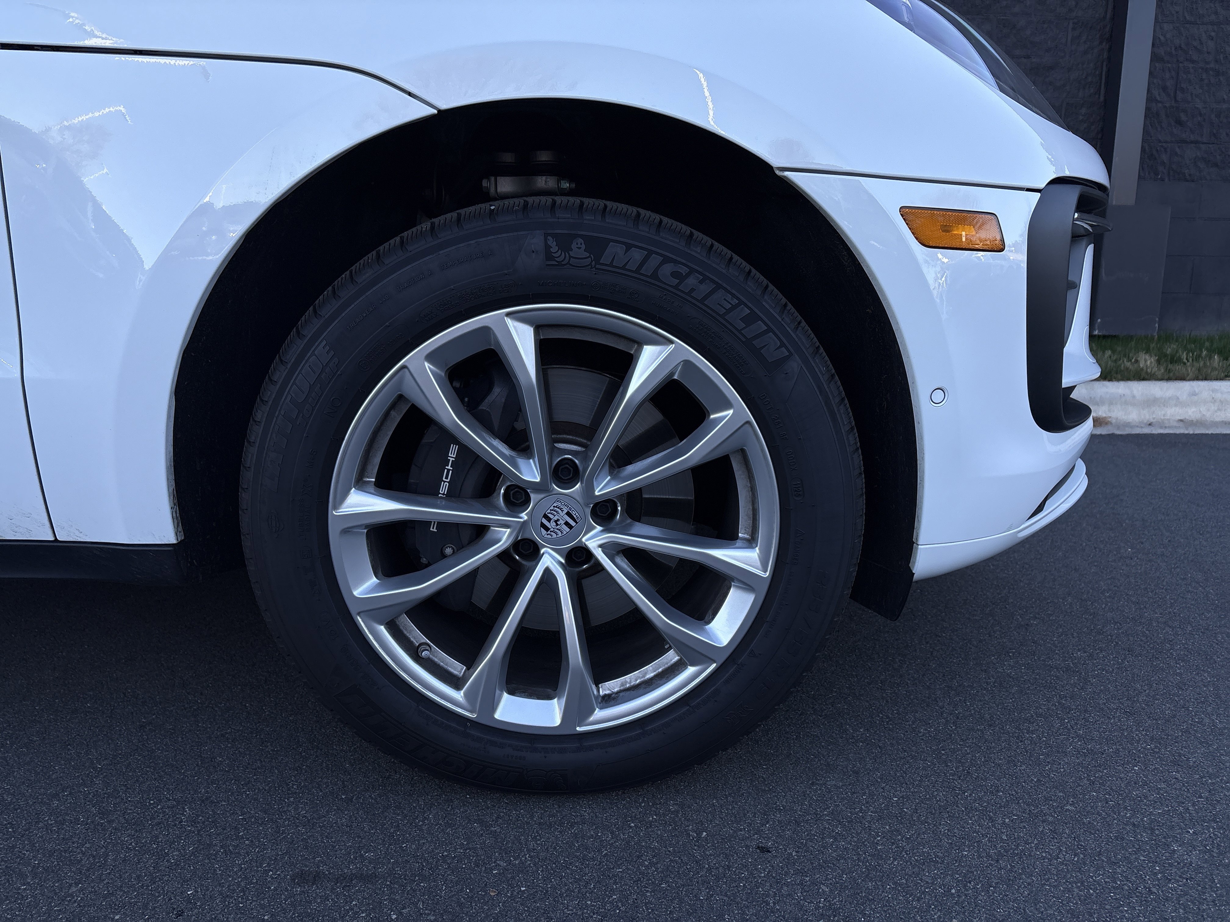 Certified 2025 Porsche Macan image 39