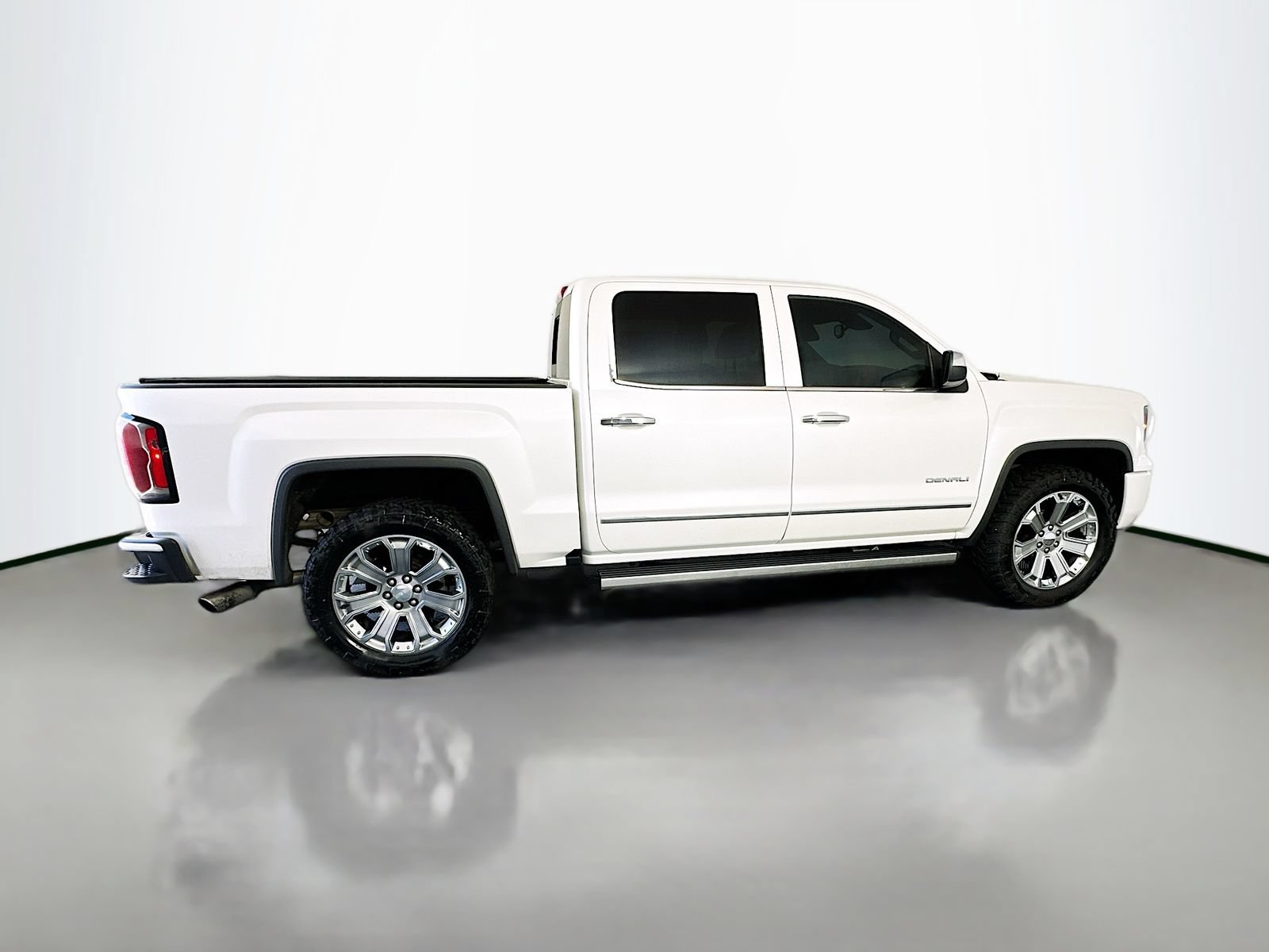 Used 2017 GMC Sierra 1500 Denali w/ Denali Ultimate Package AWD/4WD image 8