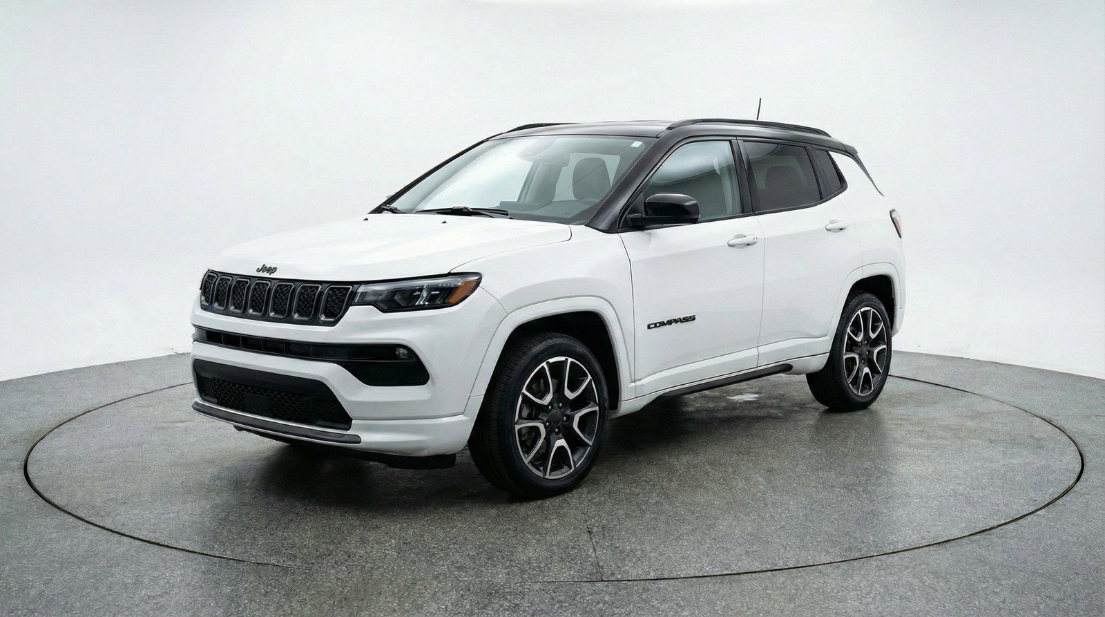 Used 2025 Jeep Compass Trailhawk image 3