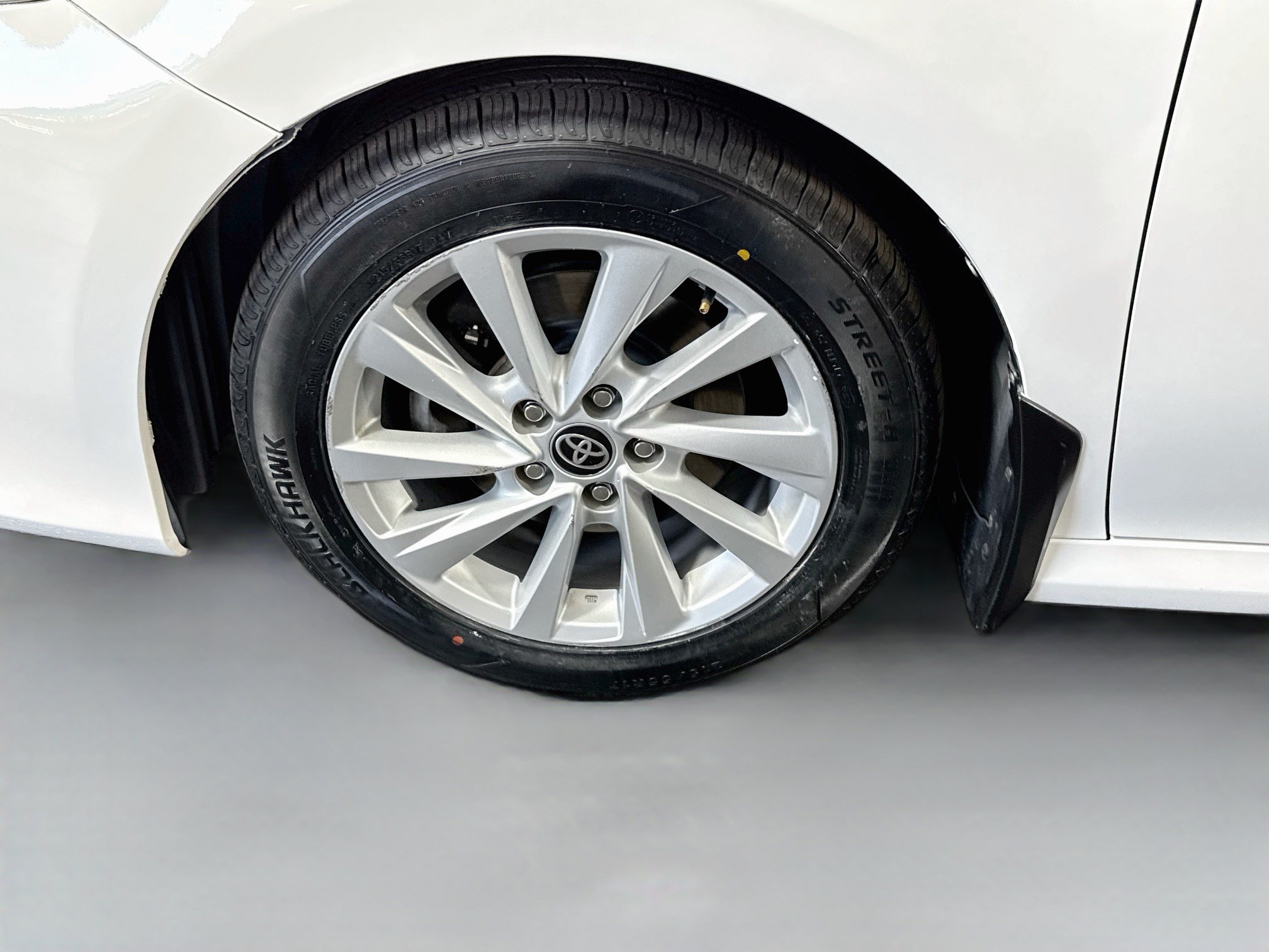 Used 2021 Toyota Camry LE FWD image 37