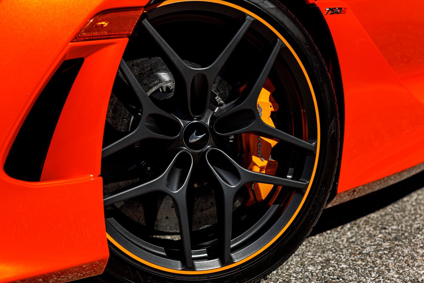 Used 2024 McLaren 750S RWD image 18