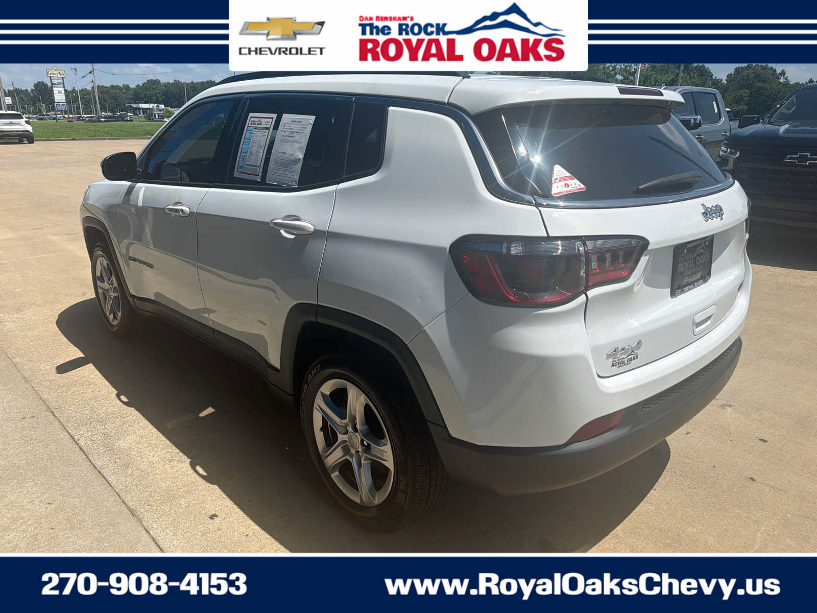 Used 2023 Jeep Compass Latitude AWD/4WD image 3