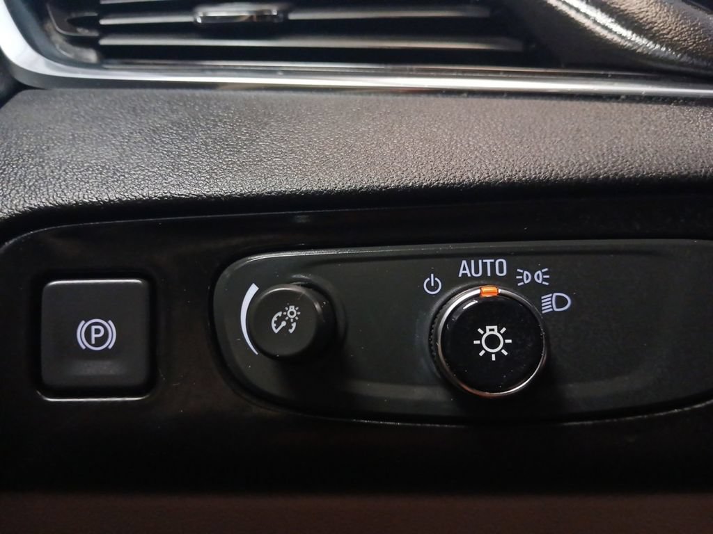 Used 2018 Buick Enclave Essence FWD image 43