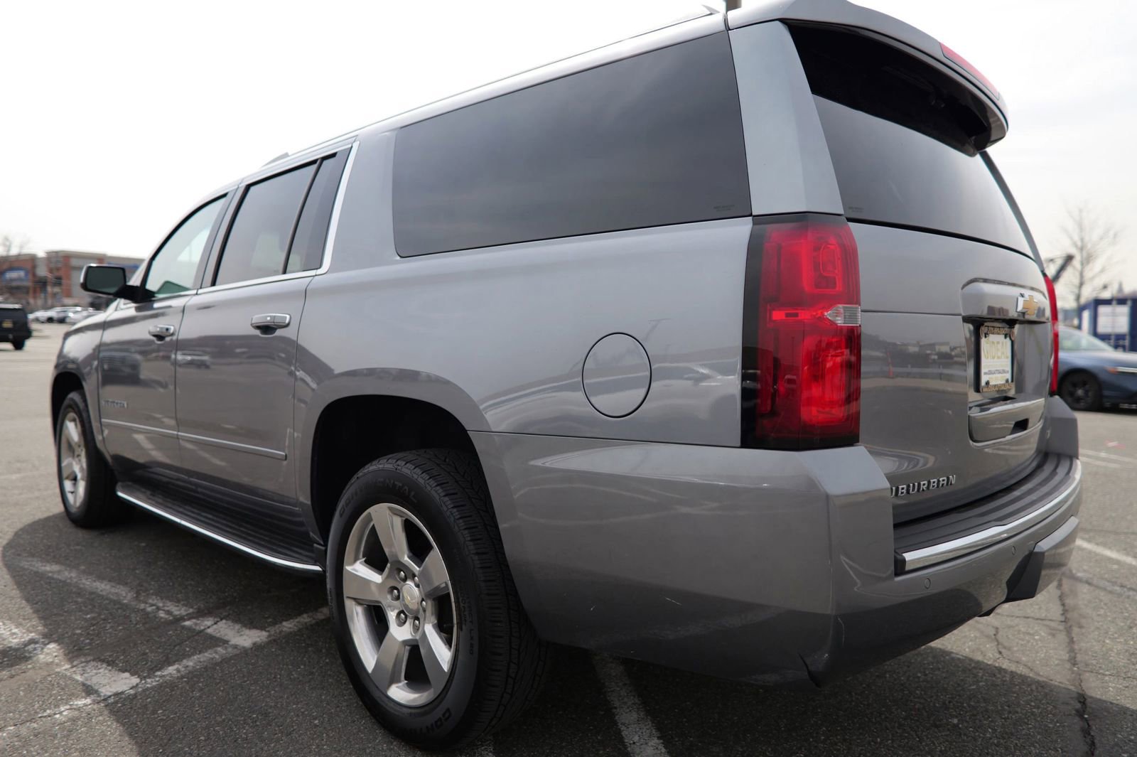 Used 2018 Chevrolet Suburban Premier image 6
