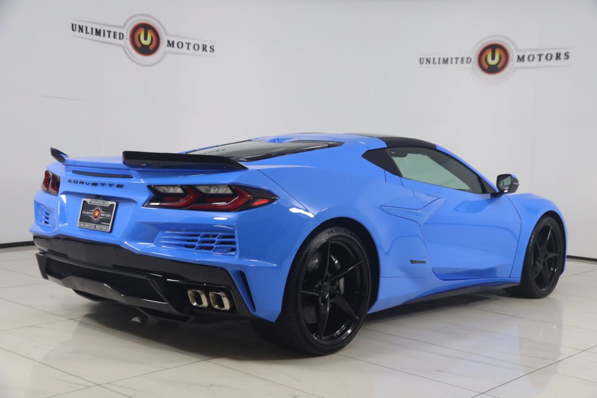 Used 2025 Chevrolet Corvette E-Ray AWD/4WD image 3