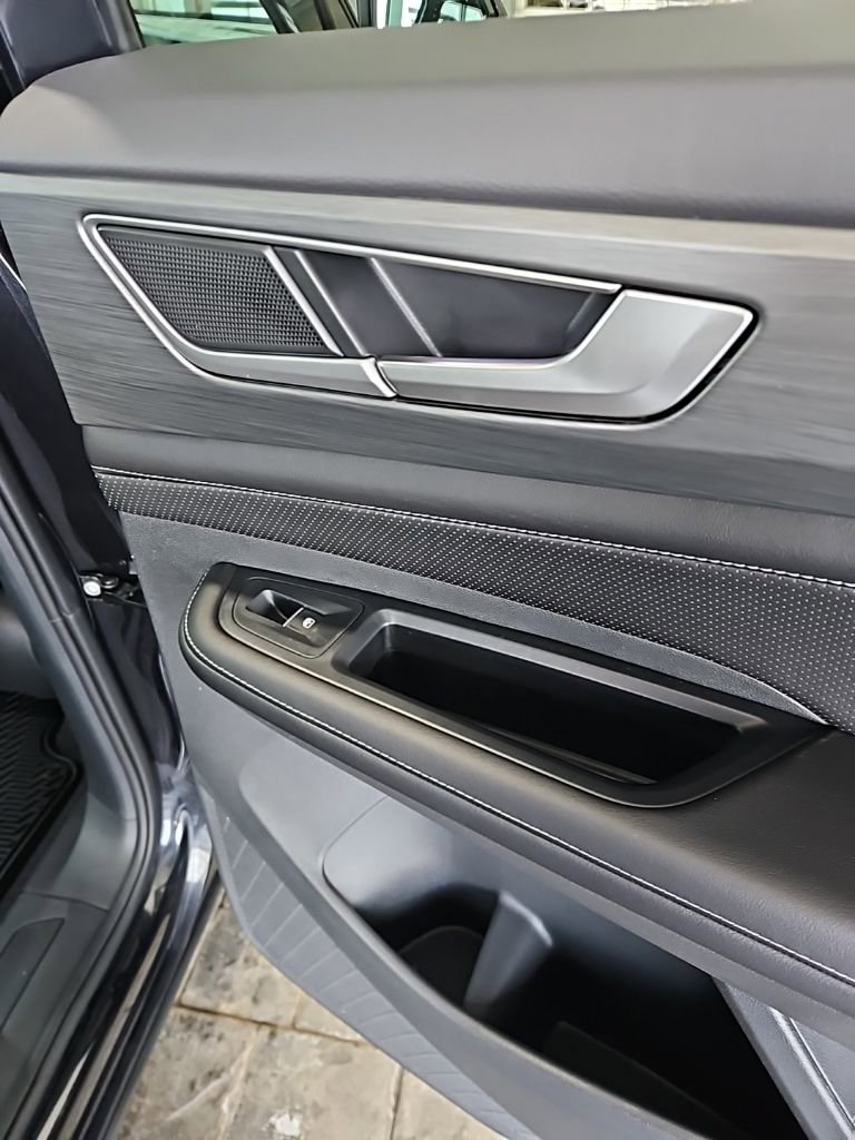 New 2026 Volkswagen Atlas Cross Sport SE image 16