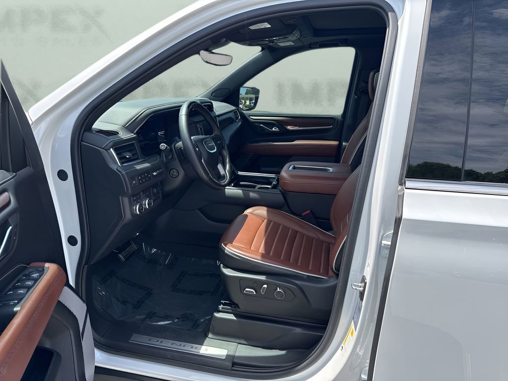 Used 2024 GMC Yukon Denali Ultimate AWD/4WD image 9