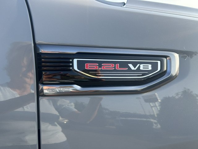 Used 2025 GMC Sierra 1500 AT4 w/ Technology Package AWD/4WD image 9