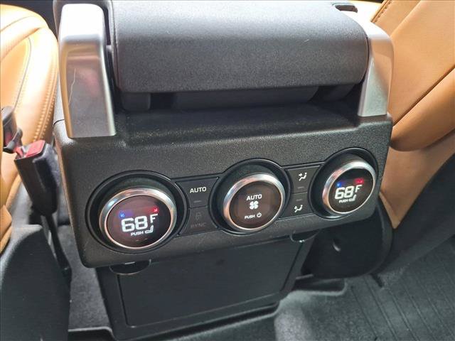 Used 2017 Land Rover Discovery HSE AWD/4WD image 19