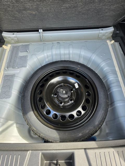 Used 2024 Chevrolet Trax RS w/ Sunroof Package FWD image 33