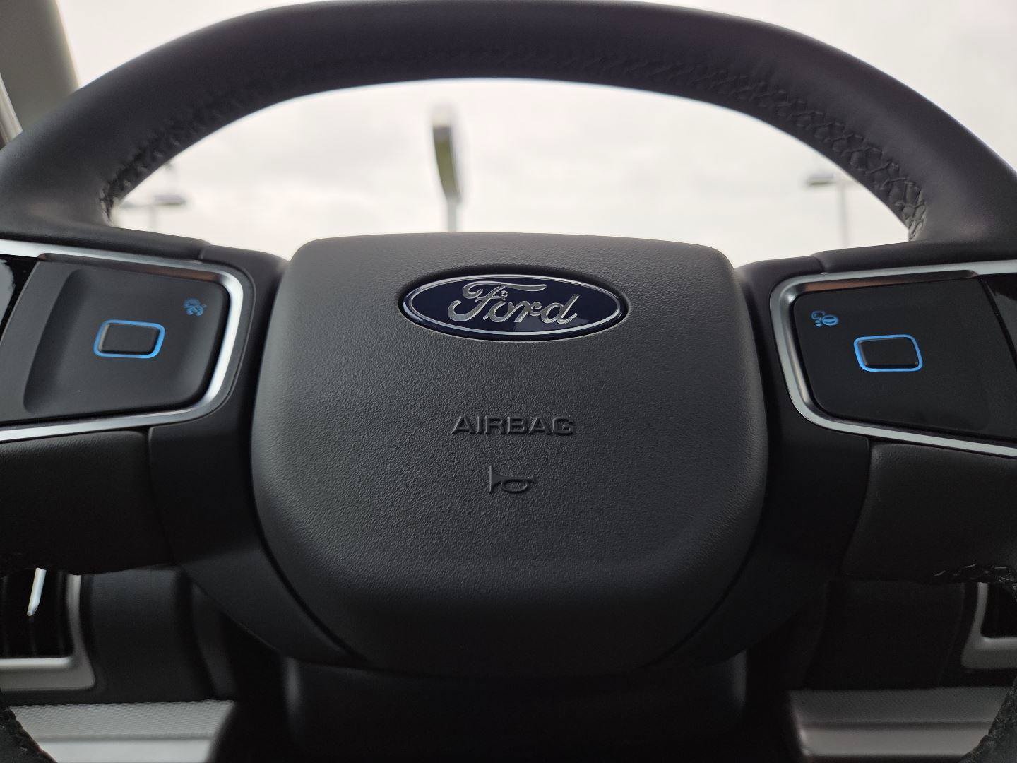 Used 2025 Ford Expedition Active AWD/4WD image 24