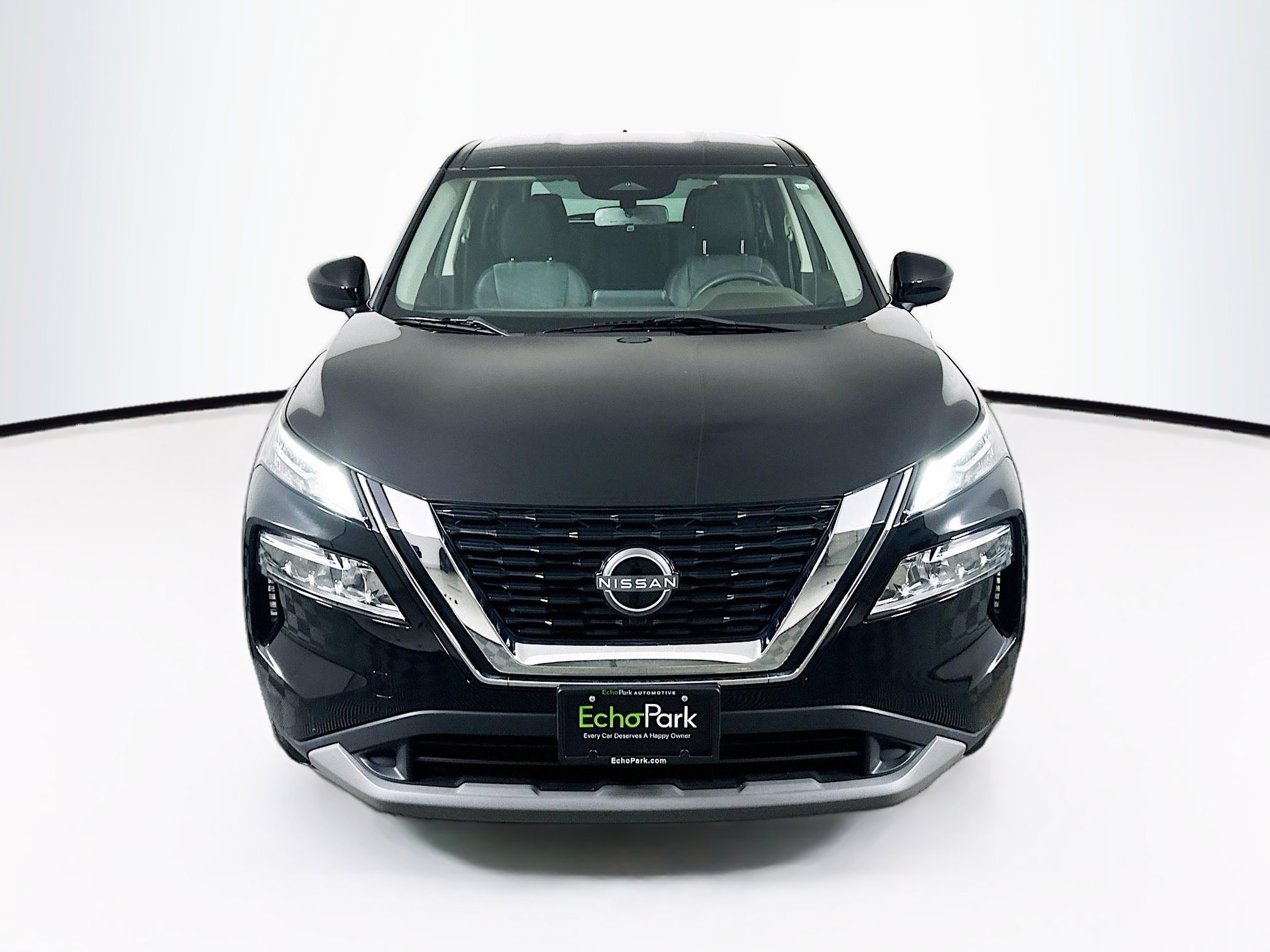 Used 2023 Nissan Rogue SV image 2