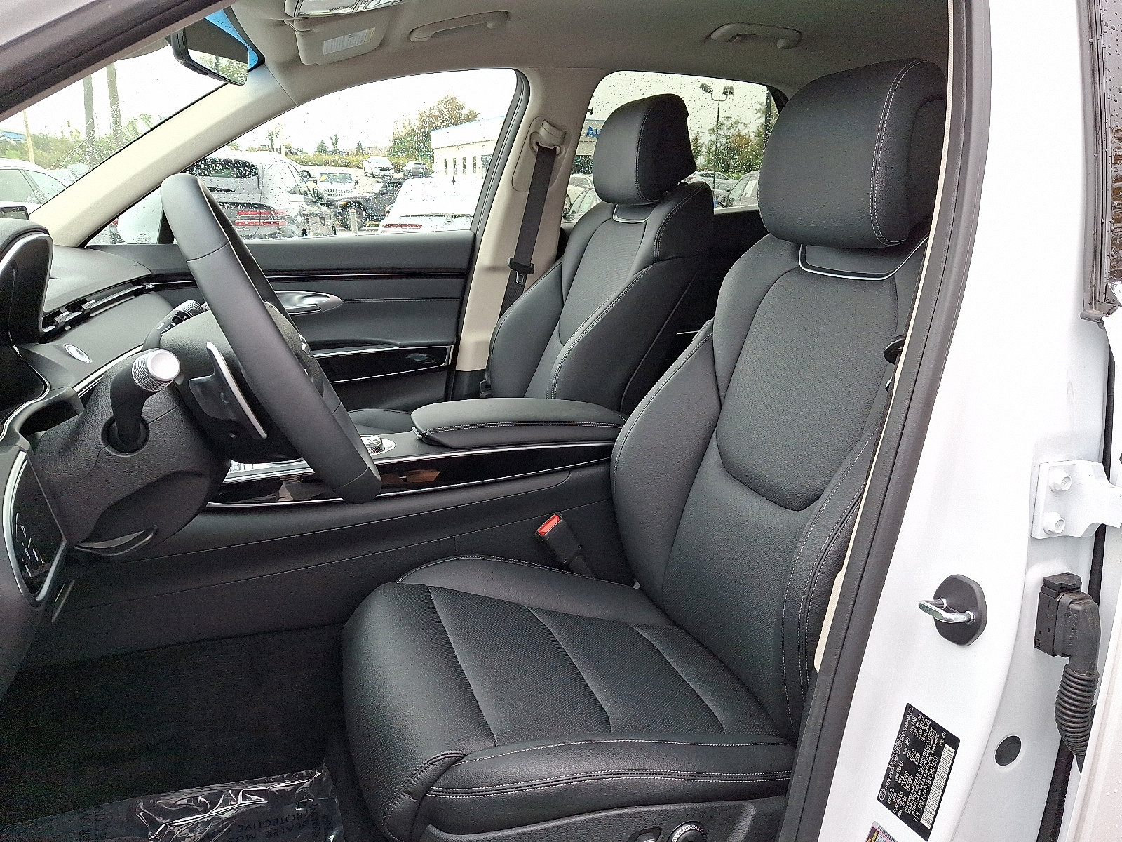 Used 2025 Genesis GV70 2.5T image 13