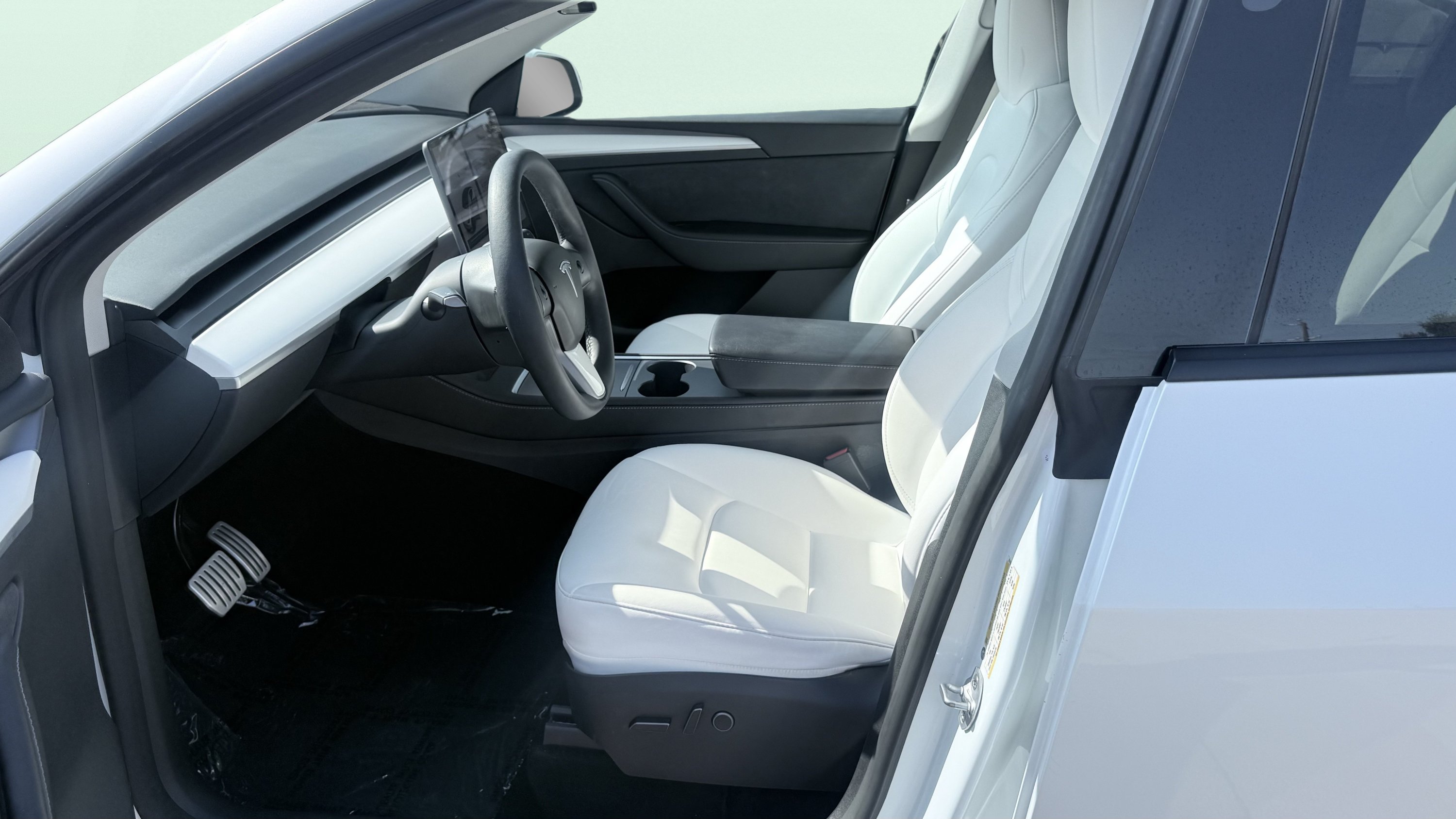 Used 2023 Tesla Model Y Long Range AWD/4WD image 17