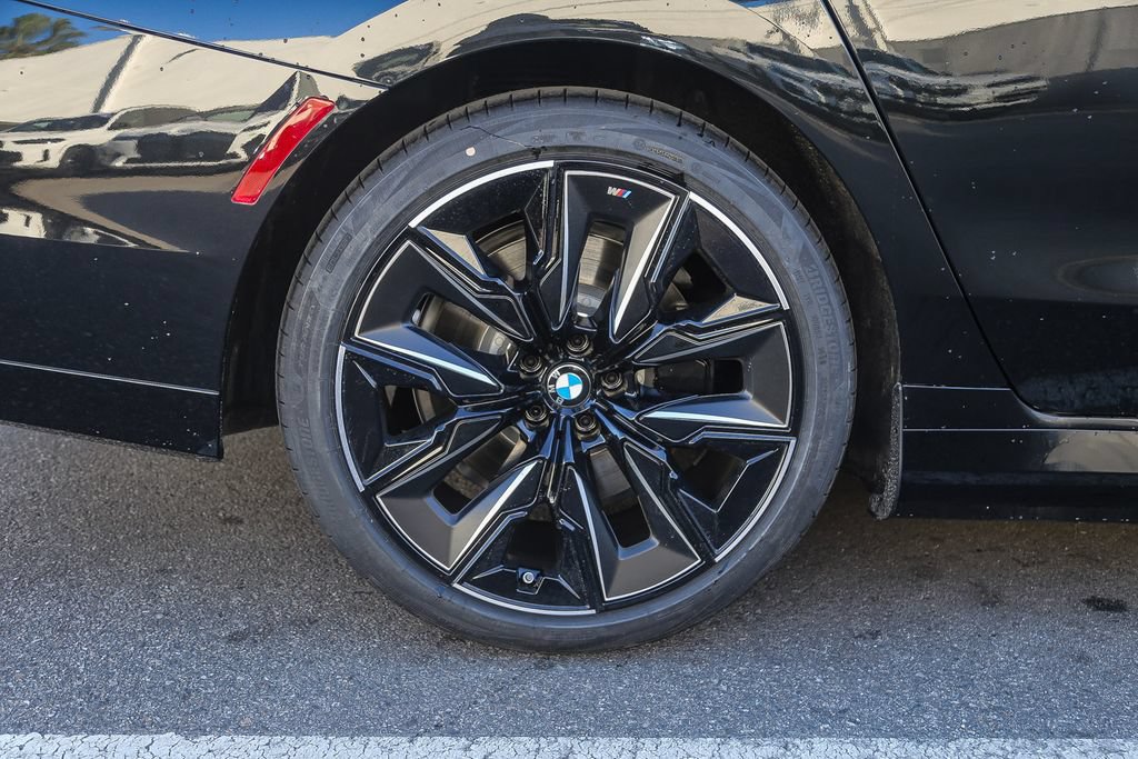 Used 2026 BMW 750e xDrive w/ Premium Package AWD/4WD image 8