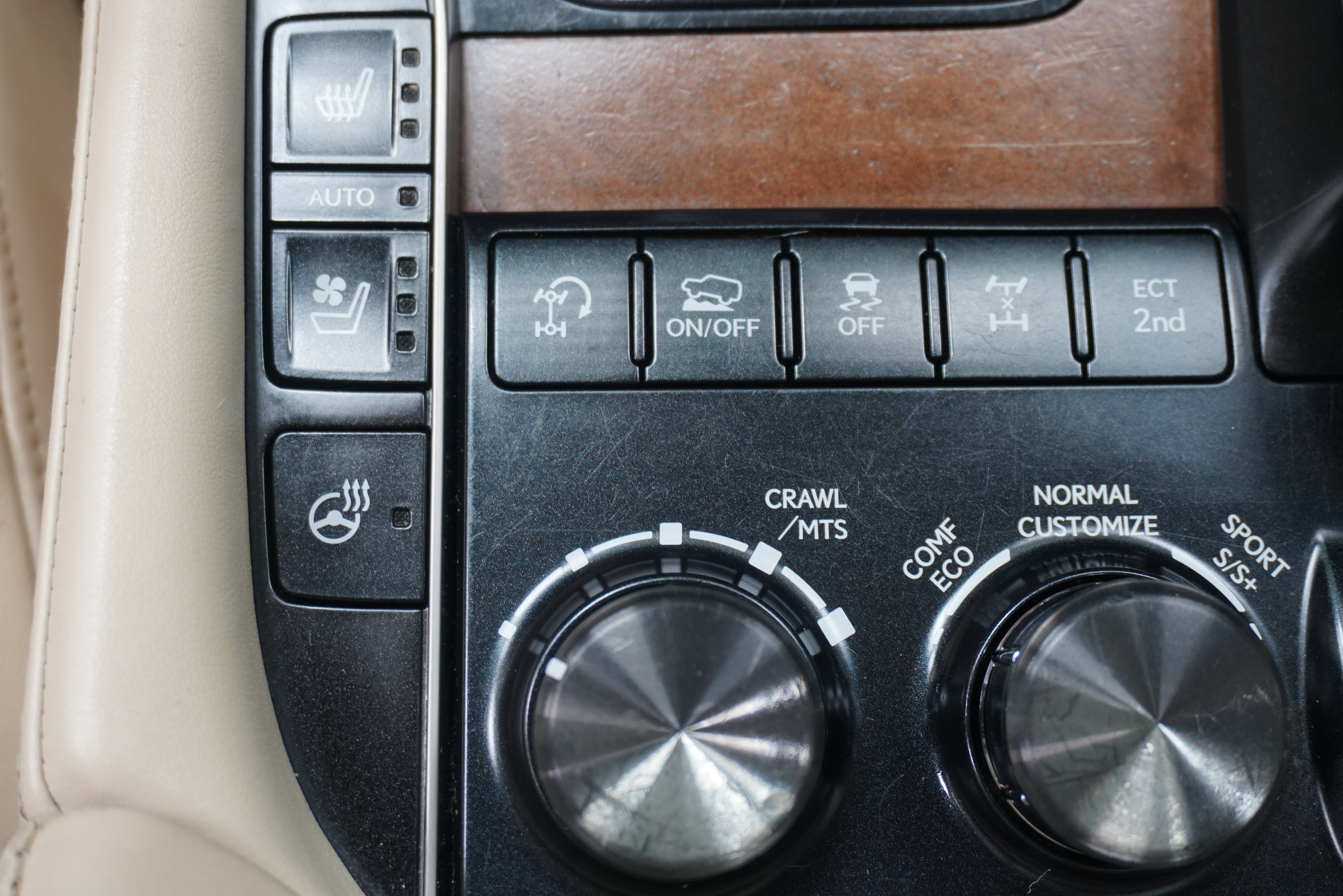 Used 2019 Lexus LX 570 4WD w/ Luxury Package image 30