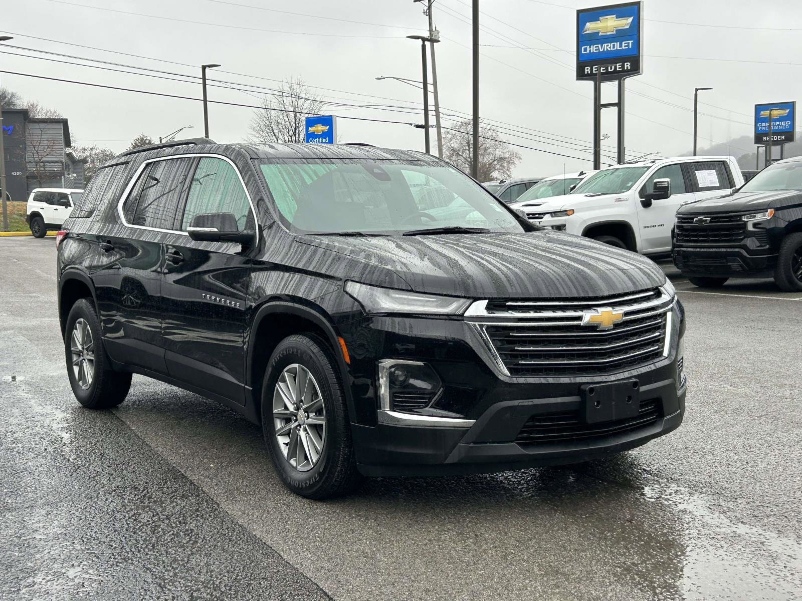 Used 2023 Chevrolet Traverse LT image 1
