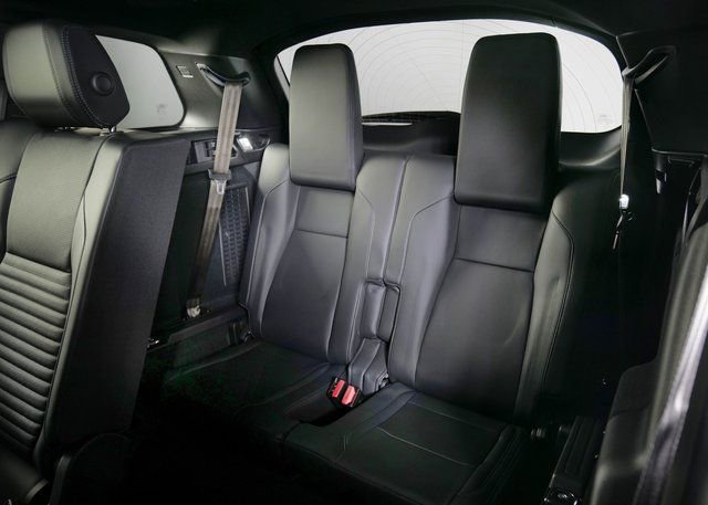 Used 2025 Land Rover Discovery Sport Dynamic SE image 19