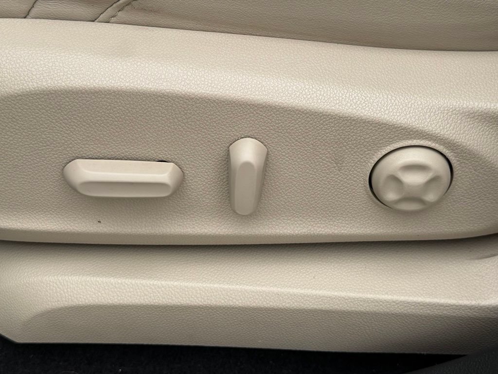 Used 2020 Buick Envision Essence FWD image 14