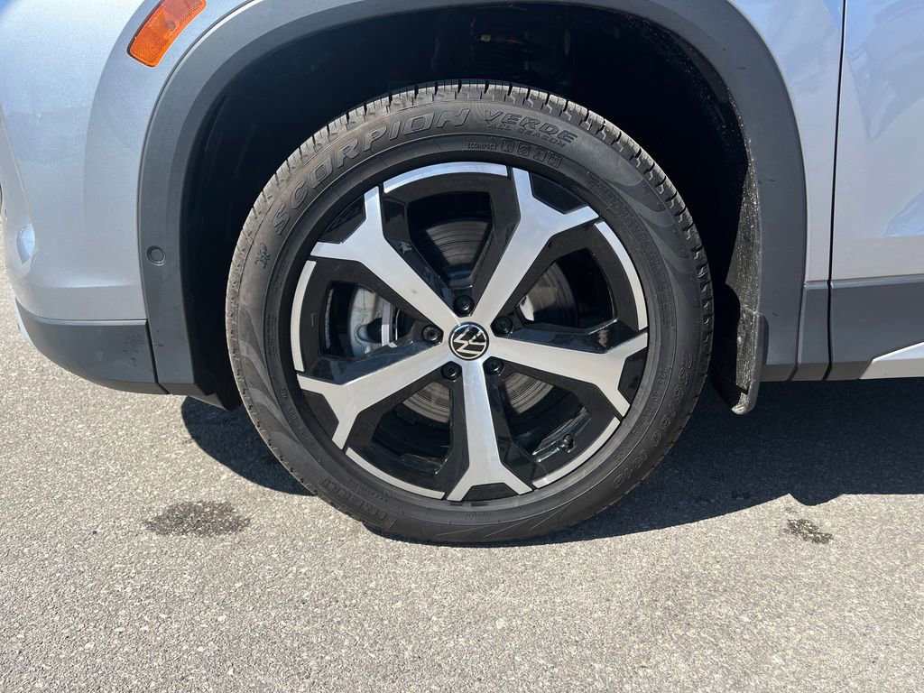 Used 2025 Volkswagen Tiguan SE w/ Panoramic Sunroof Package image 30