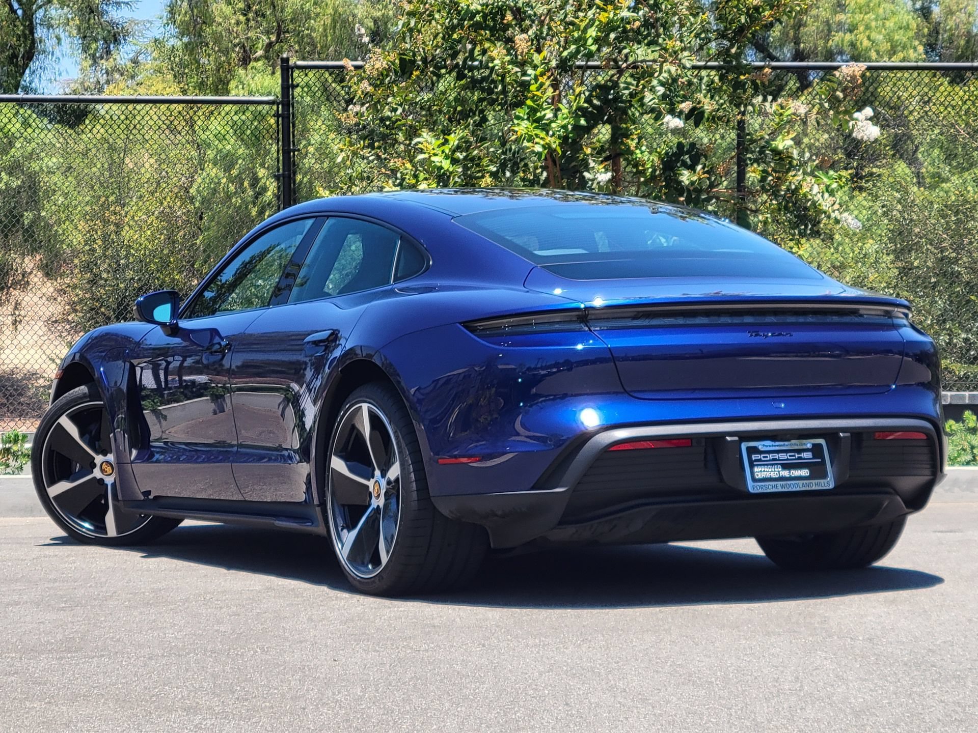 Used 2022 Porsche Taycan RWD image 3